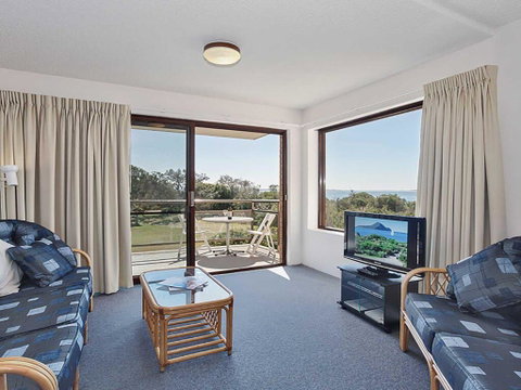 10 'Intrepid' 3 Intrepid Close - Water Views Over Shoal Bay Beach - Accommodation Brisbane 3