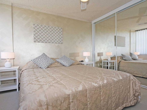 10 'Magnus Gardens' 7 Magnus Street - Air Conditioned & Walk To Town Centre - Accommodation Brisbane 2