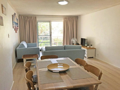 10 'Parkview', 11-13 Catalina Close - Peaceful Park Views - Accommodation Brisbane 2