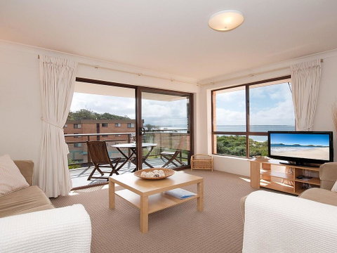 11 'Promenade' 8 Intrepid Close - Air Conditioned Unit With Beautiful Water Views - Accommodation Brisbane 3