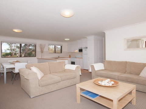 11 'Promenade' 8 Intrepid Close - Air Conditioned Unit With Beautiful Water Views - Accommodation Brisbane 2