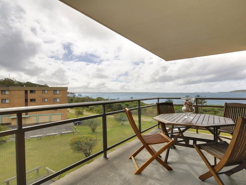 11 'Promenade' 8 Intrepid Close - Air Conditioned Unit With Beautiful Water Views - Accommodation Brisbane 0