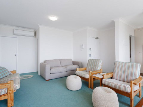 12 'Ocean Shores', 27 Weatherly Cl - Waterfront Unit With Sensational Water Views, WIFI & Air Conditioning - Accommodation Brisbane 1