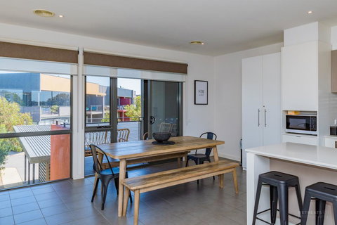 13 Shore Place - Accommodation Brisbane 0