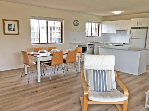 15 'Intrepid', 3 Intrepid Close - Right On The Beachfront - Accommodation Brisbane 3