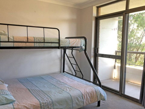 15 'The Commodore' 9-11 Donald Street - Great Unit Only A Short Walk To CBD - Accommodation Brisbane 1