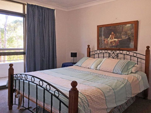15 'The Commodore' 9-11 Donald Street - Great Unit Only A Short Walk To CBD - Accommodation Brisbane 3