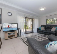 16 'Carindale' 19-23 Dowling St - Ground floor Foxtel Pool and Tennis Court - Accommodation Brisbane