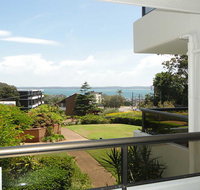 17 'The Commodore' 9-11 Donald Street - pleasant unit with open plan living - Accommodation Brisbane