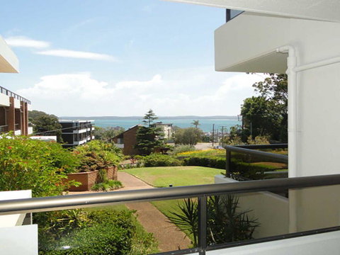 17 'The Commodore' 9-11 Donald Street - Pleasant Unit With Open Plan Living - Accommodation Brisbane 0