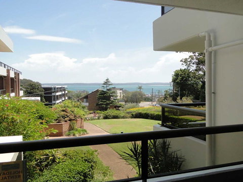 17 'The Commodore' 9-11 Donald Street - Pleasant Unit With Open Plan Living - Accommodation Brisbane 1