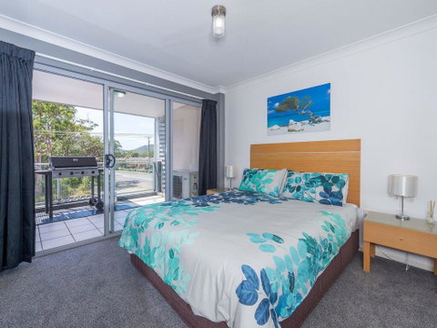 18 'Shoal Bay Beach Apartments' - Fantastic Air Conditioned Unit With A Pool & Lift - Accommodation Brisbane 2