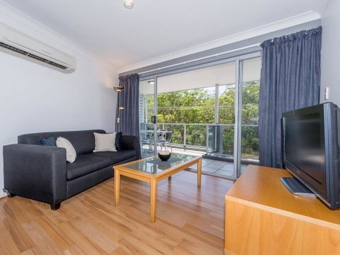 18 'Shoal Bay Beach Apartments' - Fantastic Air Conditioned Unit With A Pool & Lift - Accommodation Brisbane 3