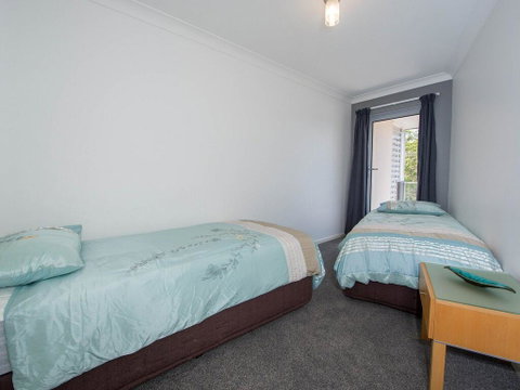 18 'Shoal Bay Beach Apartments' - Fantastic Air Conditioned Unit With A Pool & Lift - Accommodation Brisbane 1