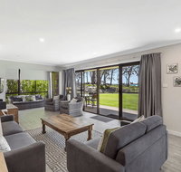 19 'Bay Parklands' 2 Gowrie Avenue - ground floor renovated unit with water views  WIFI - Accommodation Brisbane