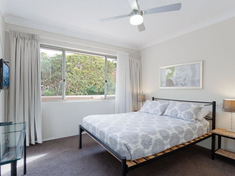 2 'Bronte Court' 17 Magnus Street - Air Con, Complex Pool And Centrally Located - Accommodation Brisbane 0