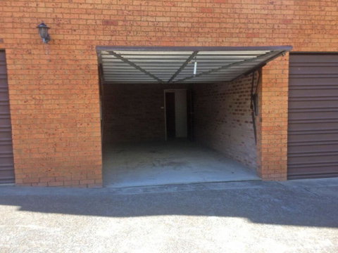 2 'Bronte Court' 17 Magnus Street - Air Con, Complex Pool And Centrally Located - Accommodation Brisbane 2