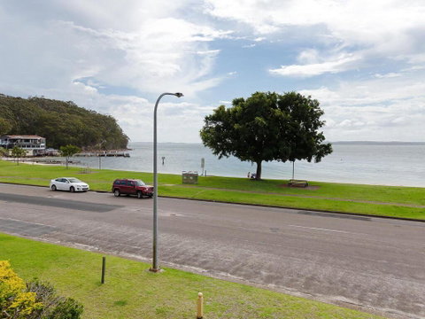 2 'Little Hut' 20 Kurrawa Close - Stunning Water Views Of Little Beach - Accommodation Brisbane 0