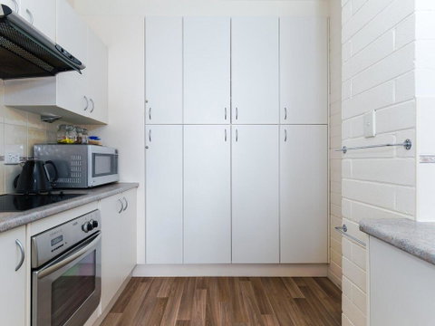 2 'Little Hut' 20 Kurrawa Close - Stunning Water Views Of Little Beach - Accommodation Brisbane 1
