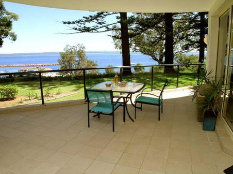 2 'Magnus Pines' 52-56 Magnus Street - Stunning Unit With Aircon, Water Views & Foxtel - Accommodation Brisbane 3