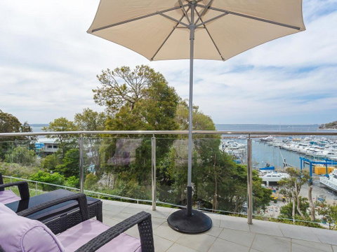 2 'Paradiso', 4 Laman Street - Beautiful Unit With Stunning Water Views & Pool - Accommodation Brisbane 0
