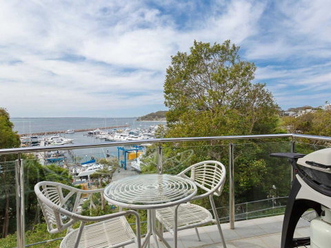 2 'Paradiso', 4 Laman Street - Beautiful Unit With Stunning Water Views & Pool - Accommodation Brisbane 1