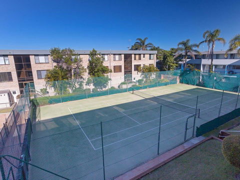 2 'The Dunes', 38 Marine Drive - Pool, Tennis Court And So Close To The Beach - Accommodation Brisbane 3