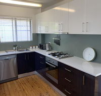 2 Bed Bar Beach Apartment - stroll to beach  cafes supermarket apartment 6 - Accommodation Brisbane