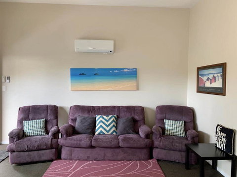2 Bed Rooms Granny Flat - Complete Privacy - Accommodation Brisbane 0