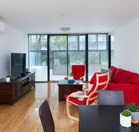 2 Bed/2 Bath Apartment Amazing Location - Accommodation Brisbane