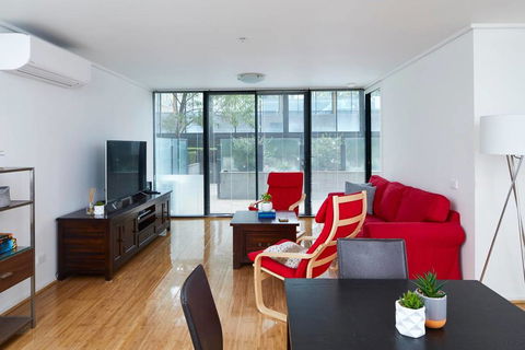 2 Bed/2 Bath Apartment, Amazing Location! - Accommodation Brisbane 0