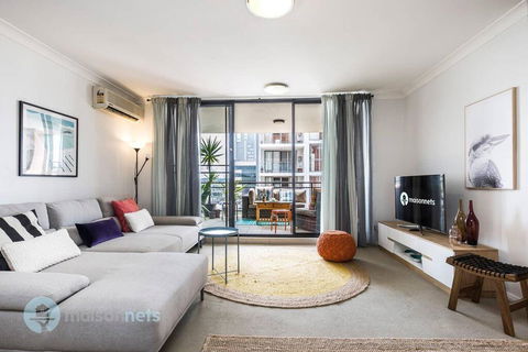 2 Bedroom 2 Bathroom Apt With Balcony And Parking - Accommodation Brisbane 0