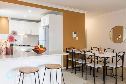 2 Bedroom 2 Bathroom Apt With Balcony And Parking - Accommodation Brisbane 2