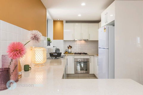 2 Bedroom 2 Bathroom Apt With Balcony And Parking - Accommodation Brisbane 1