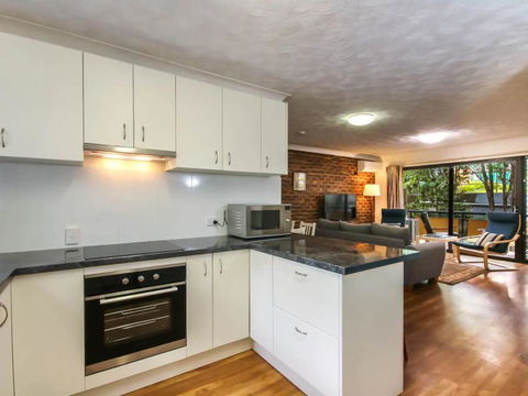 2 Bedroom St Lucia Apartment Close To UQ And CityCat - Accommodation Brisbane 1