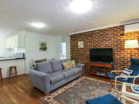 2 Bedroom St Lucia Apartment Close To UQ And CityCat - Accommodation Brisbane 0