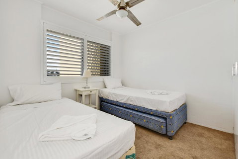 2 Bedroom Top Floor Unit - Ocean Views And Pool - Accommodation Brisbane 1