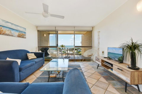 2 Bedroom Top Floor Unit - Ocean Views And Pool - Accommodation Brisbane 0