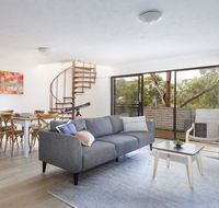 20 Booneroo - Walk To The Beach - Accommodation Brisbane