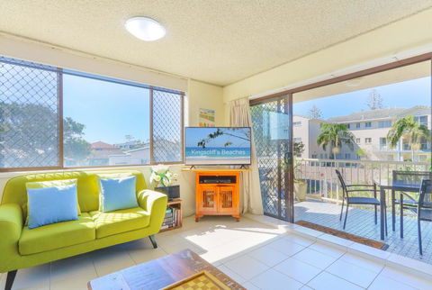 20 Kingsway 3 Bedroom Holiday Apartment - Accommodation Brisbane 0
