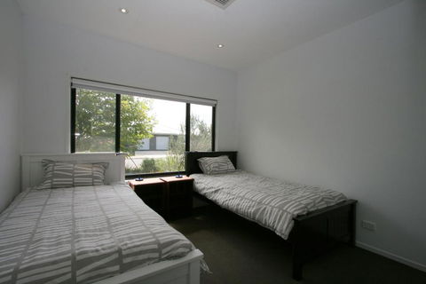 26 Twynam Street - Accommodation Brisbane 0