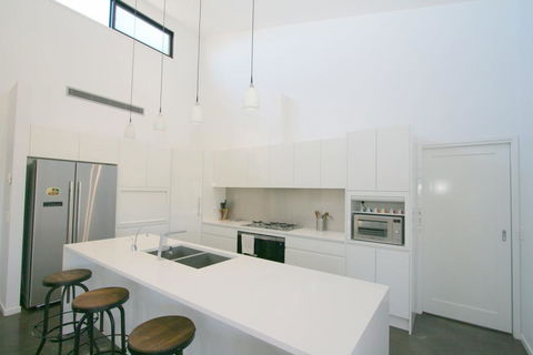 26 Twynam Street - Accommodation Brisbane 1