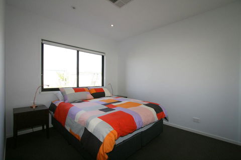 26 Twynam Street - Accommodation Brisbane 2