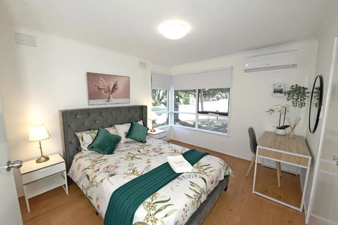 Best Location Entire House Staycation Parkland Surrounding - Accommodation Brisbane 4