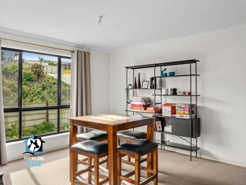 Big House With Views And Fab Pop Culture Vibe - Accommodation Brisbane 4