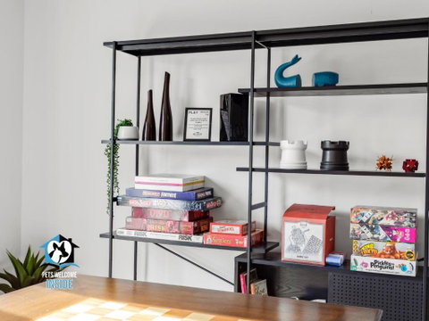 Big House With Views And Fab Pop Culture Vibe - Accommodation Brisbane 3