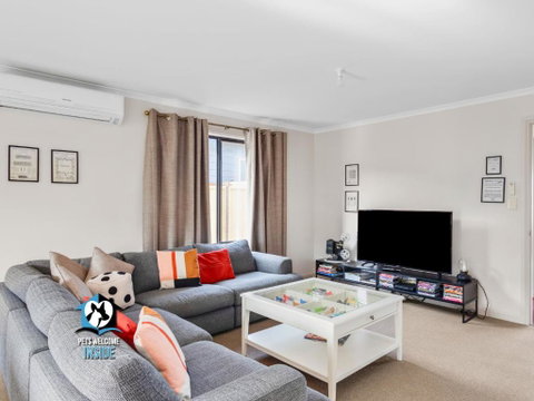 Big House With Views And Fab Pop Culture Vibe - Accommodation Brisbane 0