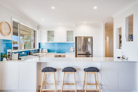 Becker Bliss - Ocean Views, 5 Bedrooms, Sleeps 12 - Accommodation Brisbane 3