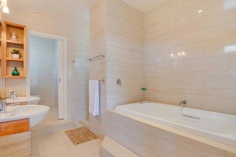 BLAIRGOWRIE OCEAN BLISS..has It All - Accommodation Brisbane 4