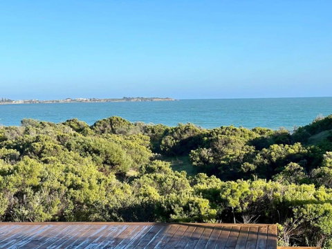 C4 Miles Beach Shack - Accommodation Brisbane 1